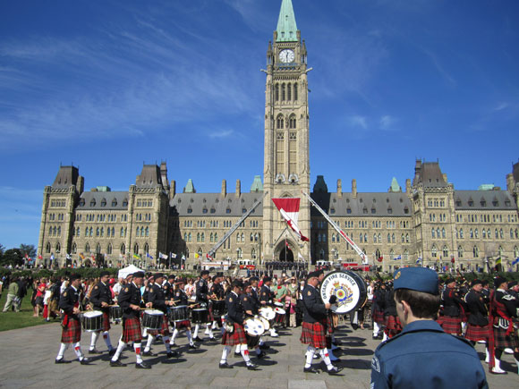 corps de cornemuses et tambours de la Fondation canadienne des pompiers morts en service